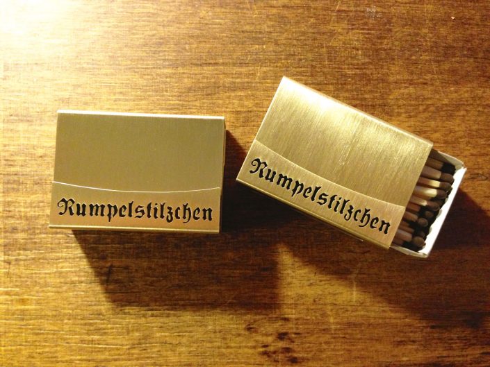 Individuelle Streichholzschachtel-Hüllen aus Messing Individuelle Streichholzschachtel-Hüllen aus Messing