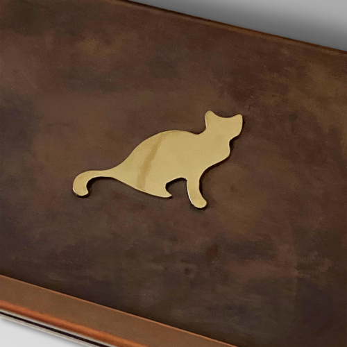 Kaminholzschachtel - Hülle aus Kupfer mit Katze aus poliertem Messing